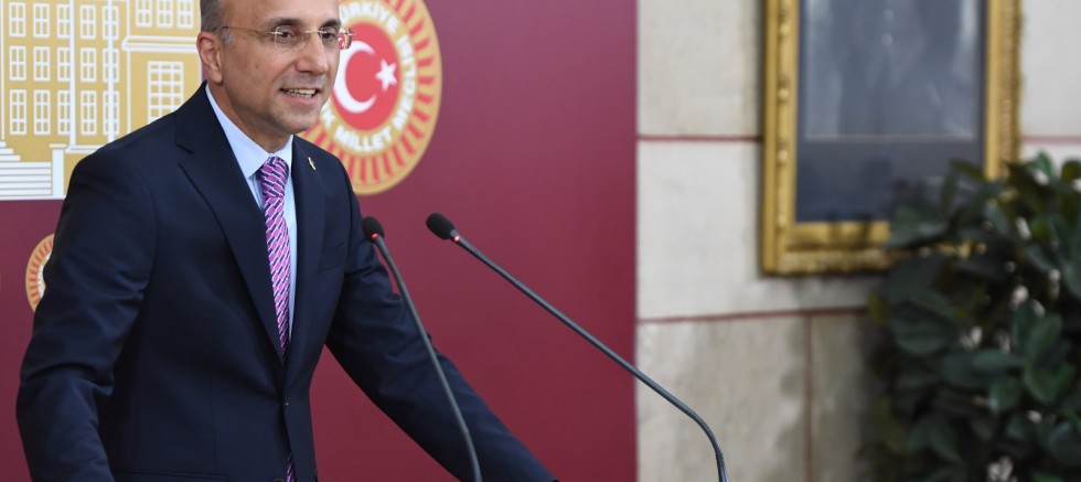 CHP’li Aşkın Genç: Diyanet İşleri Başkanı, Bineceği Arabanın Modelinden Ziyade Vatandaşlarımız Kurban İbadetini Nasıl Yerine Getirecekler Bunun Cevabını Vermeli