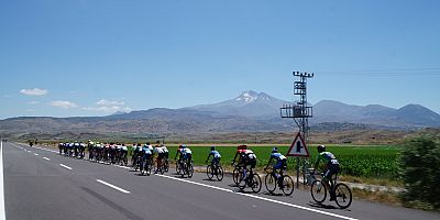 Hem Pedal Çeviriyorlar Hem De Kayseri’yi Dünyaya Tanıtıyorlar