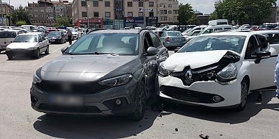 Kayseri'de İki Aracın Çarpışması Sonucu Maddi Hasar