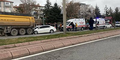 Kayseri’de İki Otomobil Hafriyat Kamyonuna Çarptı: 5 Yaralı