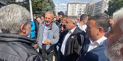 Kayseri’de Özel Halk Otobüsü Sahipleri ‘Geçinemiyoruz’ Diye Büyükşehir Belediyesine Yürüdü