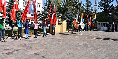 Tomarza’da Cumhuriyet Bayramı Çelenk Sunma Töreni Yapıldı