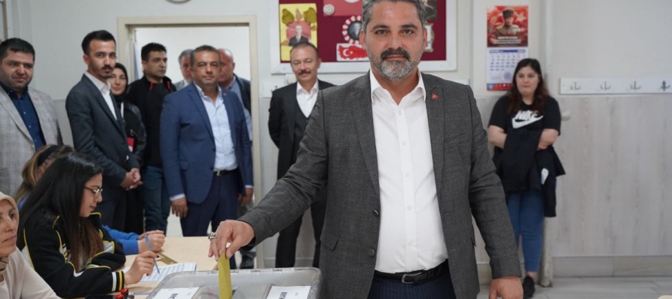 AK Parti Kayseri İl Başkanı Üzüm, Oyunu Kullandı