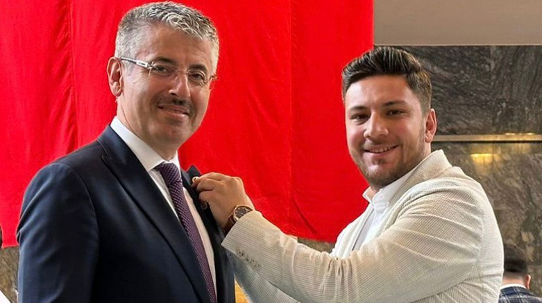 Ak Parti Kayseri Milletvekili Şaban Çopuroğlu, Rozetini Taktı