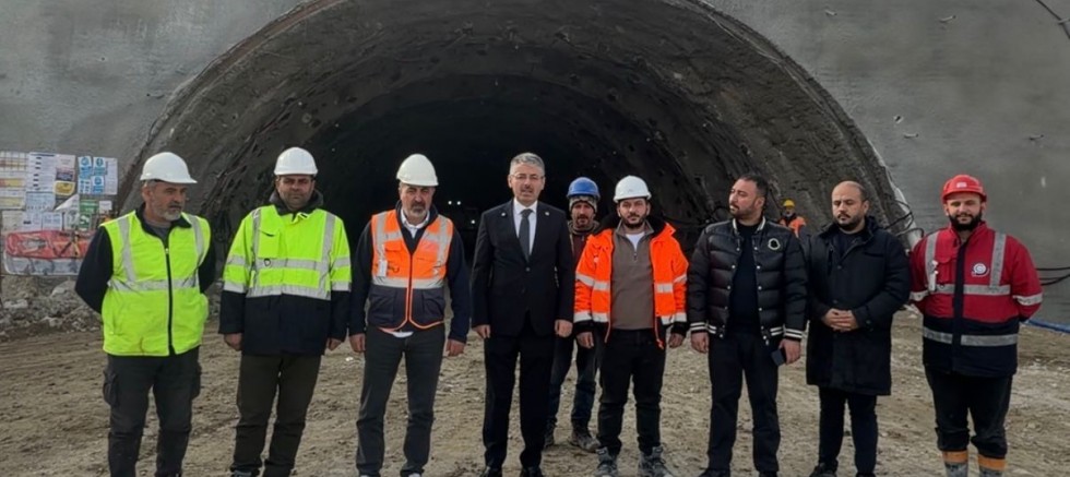 AK Partili Çopuroğlu, Hızlı Tren Şantiyesinde İncelemelerde Bulundu