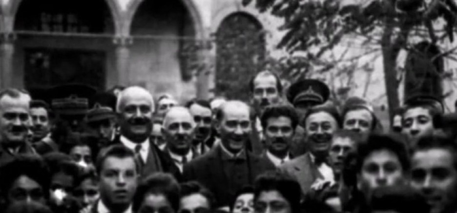 Atatürk’ün 1930 Kayseri Lisesi Ziyareti Fotoğraflarının Paylaşılması Duygusal Anlara Neden Oldu
