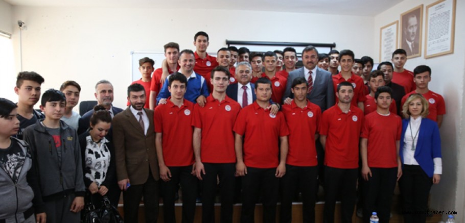 baskan buyukkilic ogrencileri tebrik etti yerel somut haber ilkeli tarafsiz ve dogru haberleri takipcilerine ulastirir