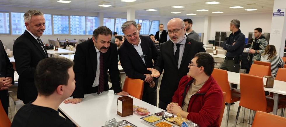 Başkan Özdoğan, KAYÜ Öğrencileriyle İftar Sofrasında Buluştu