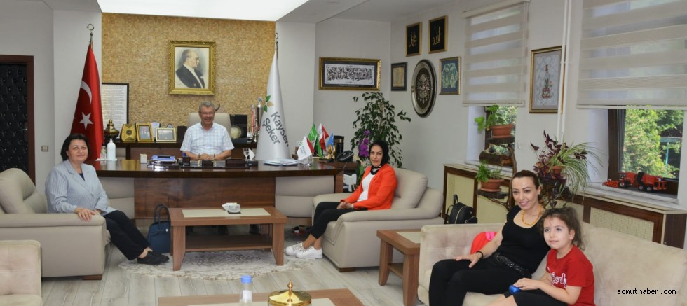 Batı Trakya Türklerinin Lideri Dr. Sadık Ahmet’in Eşinden Başkan Akay’a Ziyaret