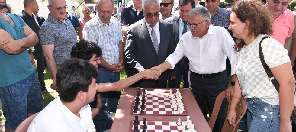  Büyükkılıç, Uluslararası Satranç Turnuvası'nda Miniklerin Heyecanına Ortak Oldu