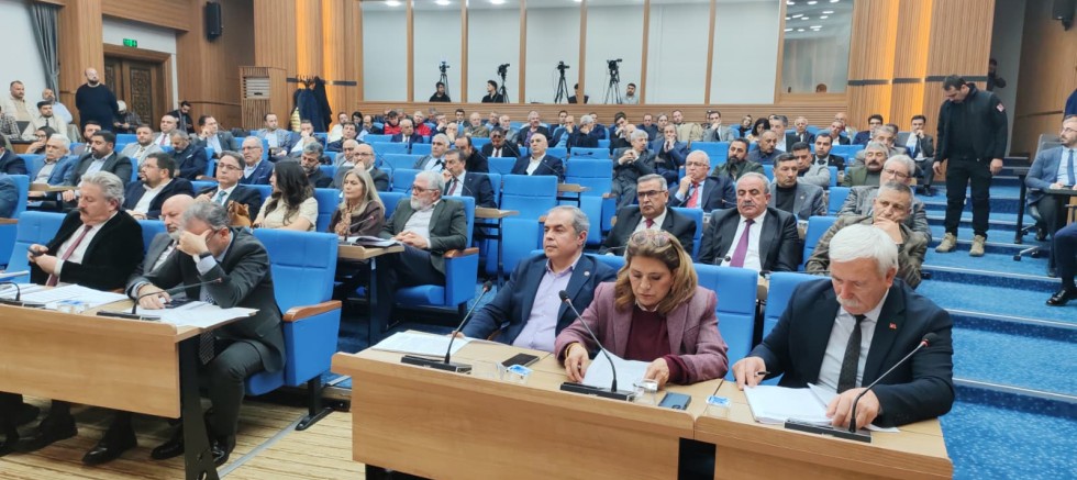 Büyükşehir Belediye Meclisi’nde Emeklilere Et ve Ekmek Yardım Önergesi Gerginliği