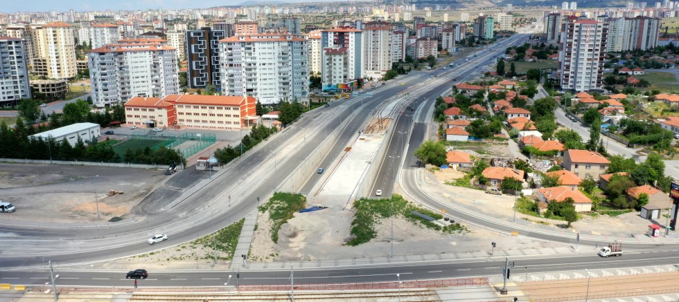 Büyükşehir’in Talas Yeni Raylı Sistem Hattı Üzerinde Yol ve Çevre Düzenleme Çalışmaları Sürüyor