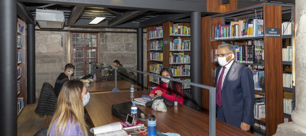 buyuksehir kutuphanelerine kayseri nufusu kadar ziyaret yerel somut haber ilkeli tarafsiz ve dogru haberleri takipcilerine ulastirir