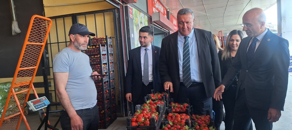 CHP heyeti Kayseri Hal’inde Esnafı Ziyaret Etti