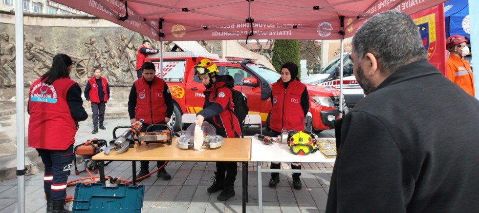 Deprem Haftası’nda Meydanda Afet Bilinci İçin Stant Açıldı
