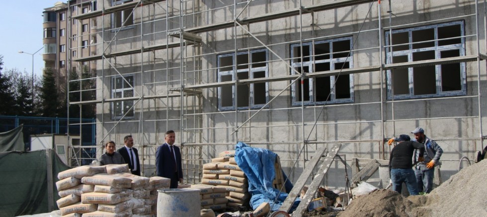 Depremde Hasar Gördüğü İçin Yıkılan Okulların Yerine Yeni Binalar Yükseliyor