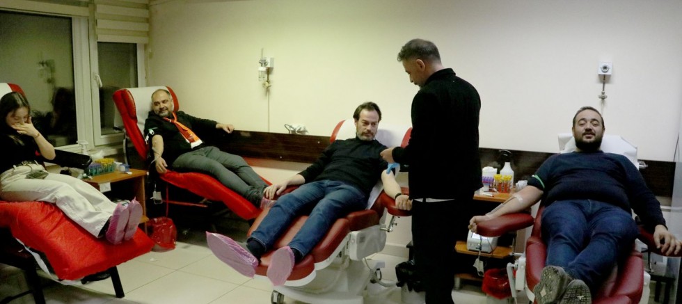 Galatasaray Taraftarları ve Eğitimcilerden Kanser Hastası Çocuklar İçin Kan Bağışı