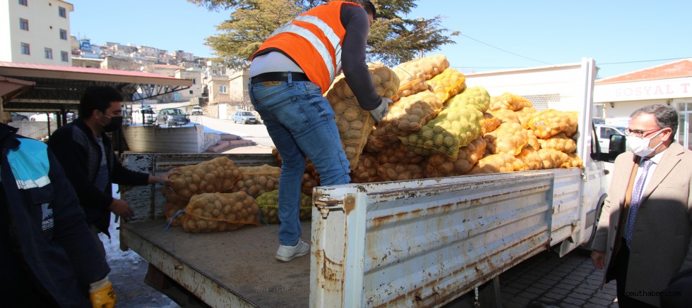 Hacılar Belediyesi'nden İhtiyaç Sahiplerine 50 Ton Patates