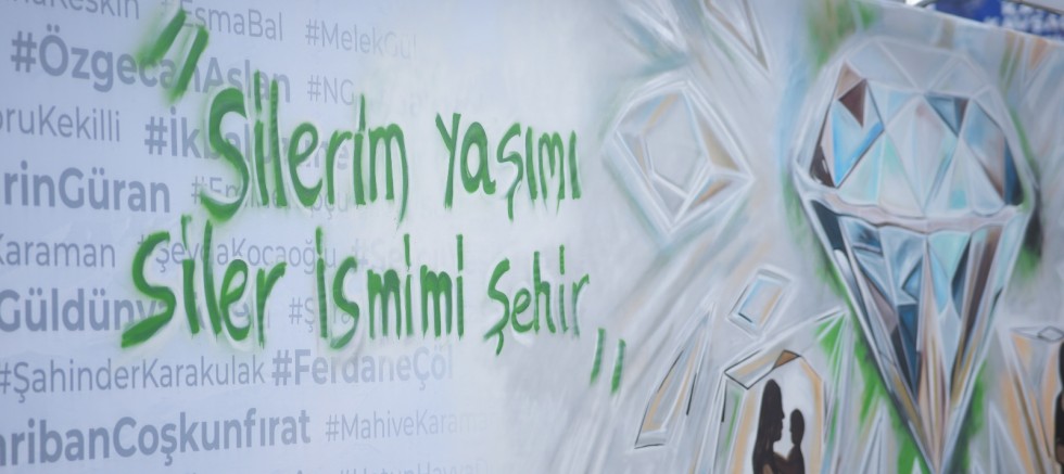 Kadın Cinayetlerinde Hayatını Kaybeden Kadınların İsimlerini Billboarda Taşıdılar