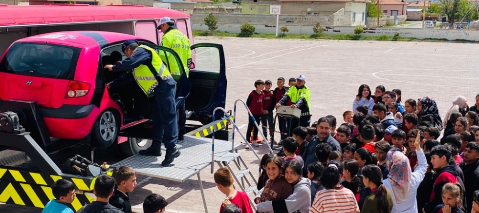Kayseri’de 2 Bin 230 Öğrenciye Karayolu Trafik Haftası İle İlgili Bilgilendirme Yapıldı