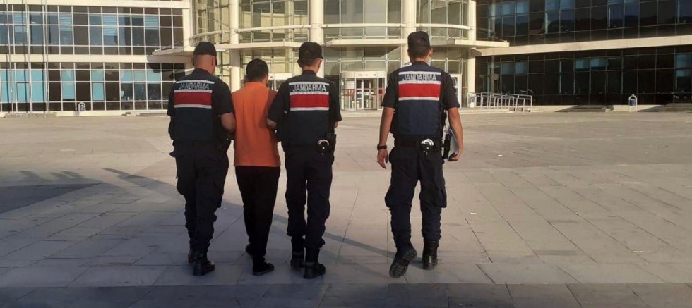 Kayseri’de 7 Düzensiz Göçmen Yakalandı: Aracı Olan Kişi Tutuklandı
