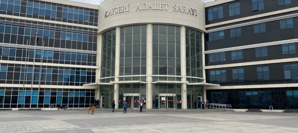 Kayseri’de Cep Telefonu Gasp Ettiği İddia Edilen Şahıslar Hakim Karşısında