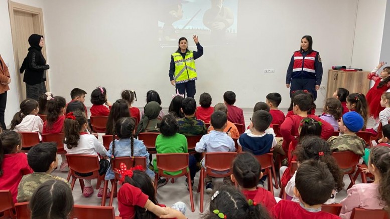 Kayseri’de Jandarmadan Çocuklara Trafik Eğitimi
