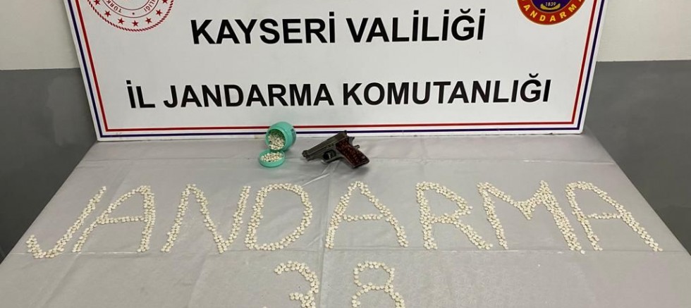 Kayseri’de Jandarmadan Uyuşturucu Madde Operasyonu: 2 Gözaltı 