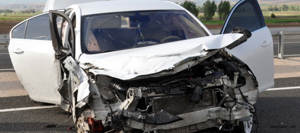 Kayseri’de lastiği patlayan otomobil takla attı: 2 yaralı