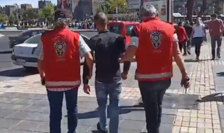 Kayseri’de Polis Ekipleri Aranan Şahsı Kovalamaca Sonucu Yakaladı