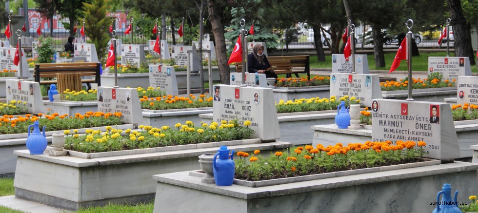 Kayseri'de Şehit Aileleri Şehitliği Ziyaret Etti