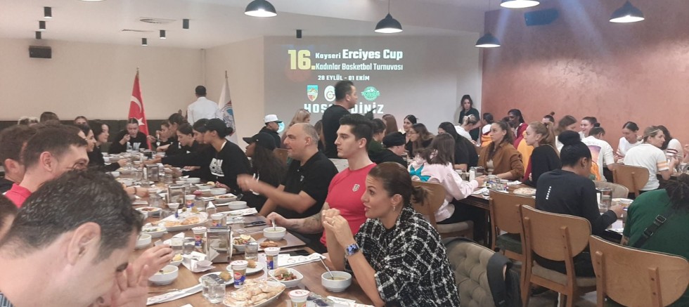 Kayseri Erciyes Cup’a Katılan Takımlar Yemekte Bir Araya Geldi