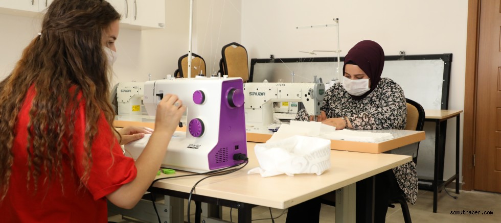 Kayseri Üniversitesi’nde Öğrenciler Maske Üretiyor