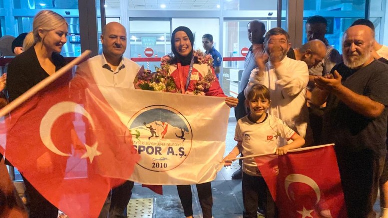 Kayserili Hayriye Türksoy Hançer Dünya Üniversite Oyunlarından Madalyayla Döndü