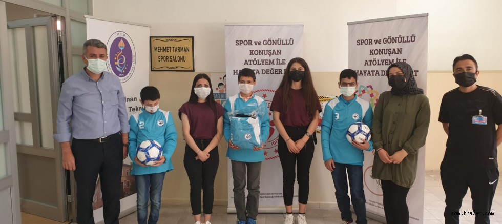 Liseliler Görme Engelli Öğrencilerle “Goalball Turnuvası” Yaptılar