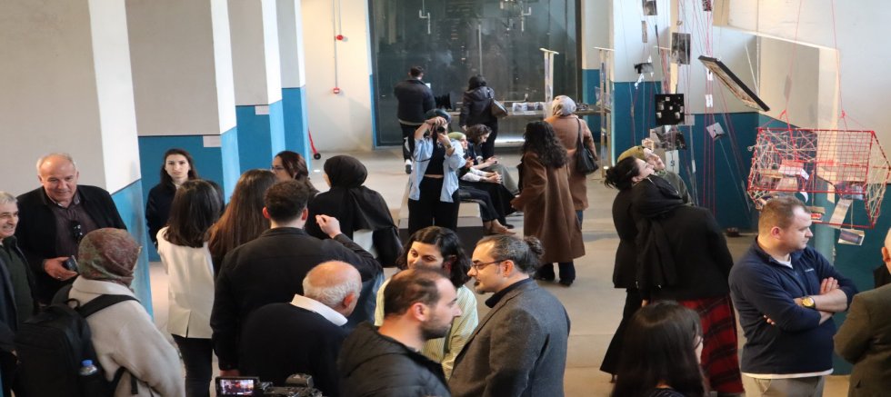 AGÜ'de Görme Biçimleri Sergisi