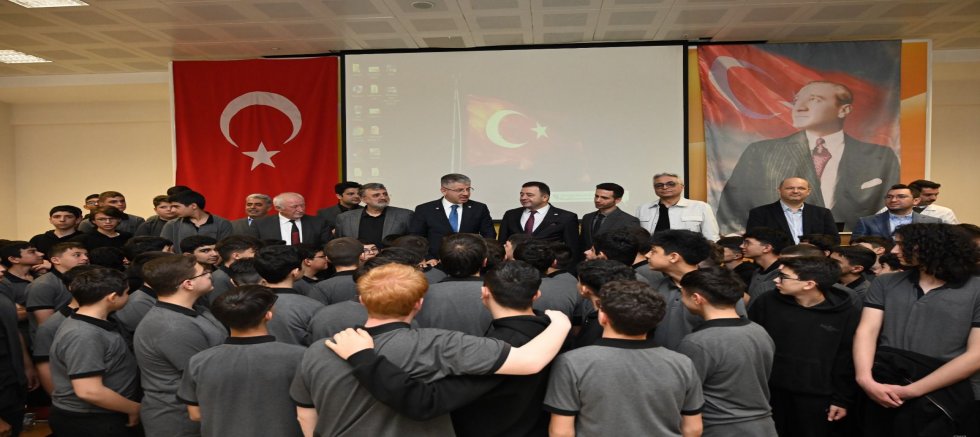 AK Partili Çopuroğlu Öğrencilerle ‘Kariyer Günleri’ Programında Buluştu