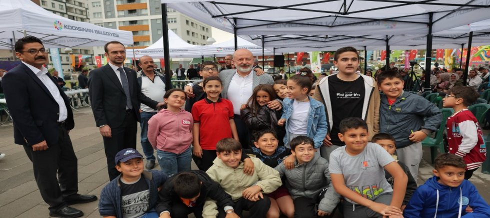 Başkan Çolakbayrakdar: Gençler İstedi, Halı Saha ve Voleybol Sahasının Sözünü Verdik
