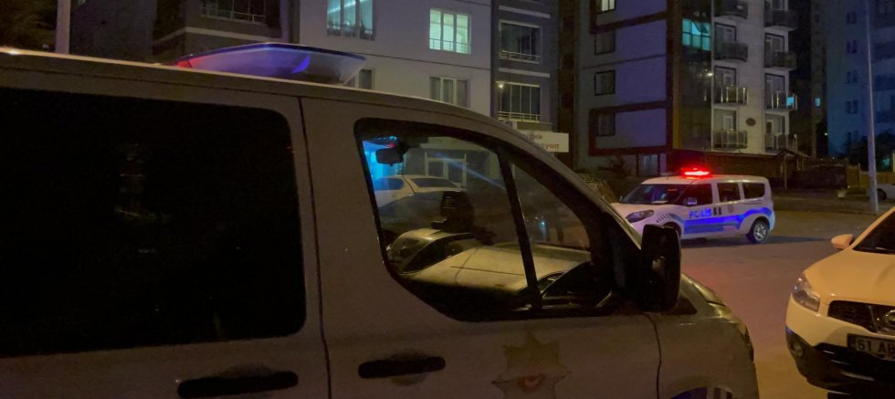 Darp edilen kadını kurtarmaya çalışan kardeşler bıçakla yaralandı