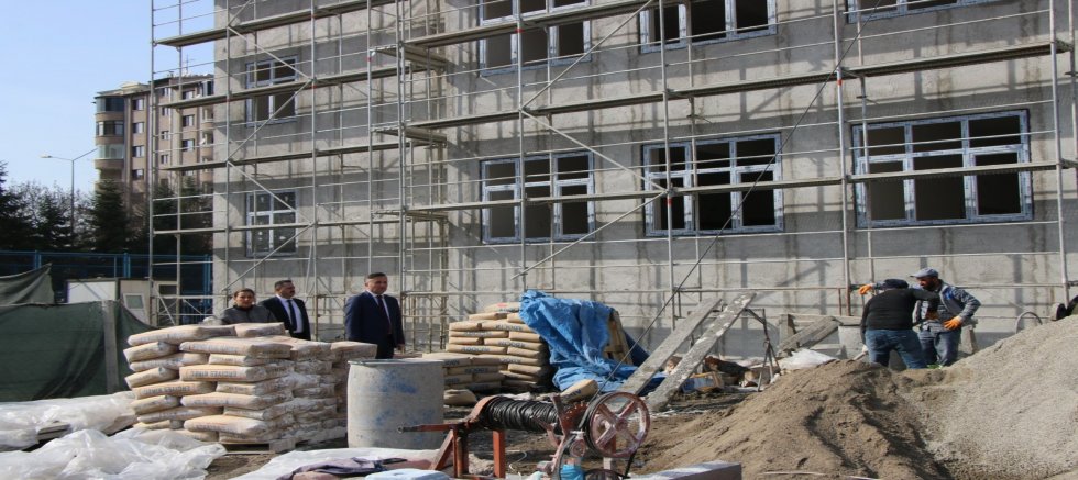 Depremde Hasar Gördüğü İçin Yıkılan Okulların Yerine Yeni Binalar Yükseliyor