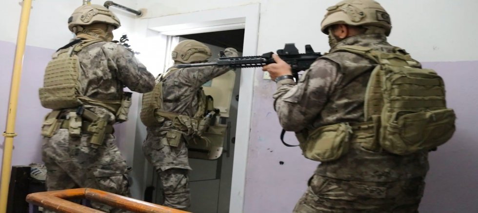 Emniyet’ten Araç Kiralama Dolandırıcılarına Operasyon: 6 Şahıs Tutuklandı