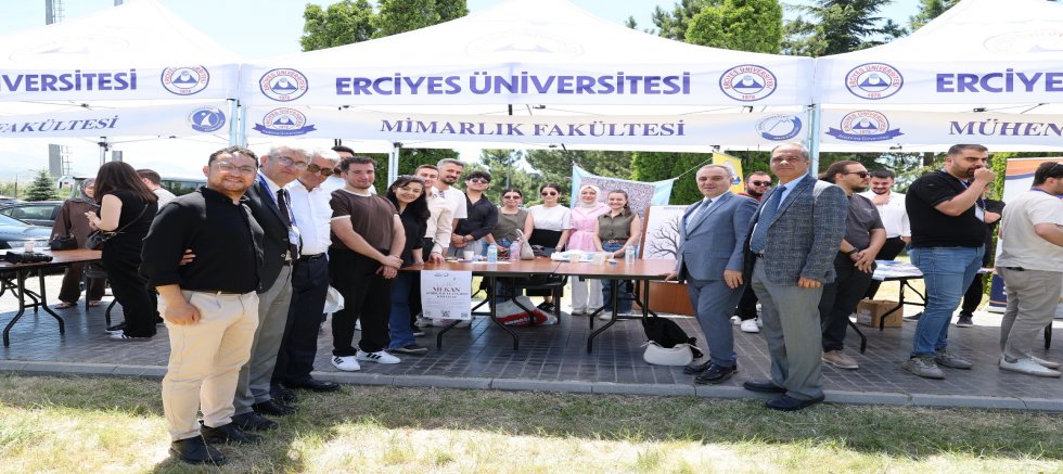 ERÜ Mezunları Kampüste Bir Araya Geldi