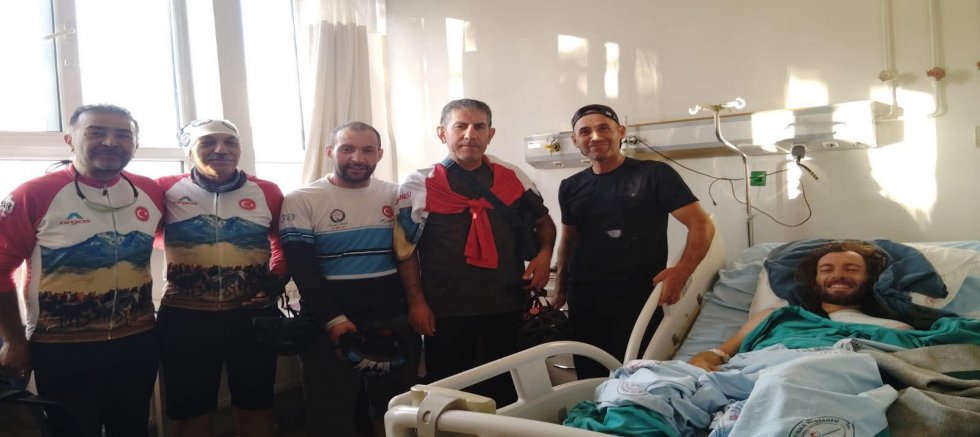 Fransız Bisikletli Bünyan’da Kaza Geçirdi, Kayseri’de Ameliyat Edildi