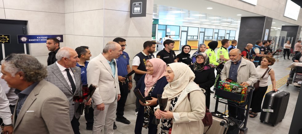 Gurbetçilere Havaalanında Coşkulu Karşılama Töreni