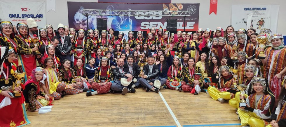 Halkoyunlarında Yarışmaya Katıldıkları 14 Kategoride Birinci Oldular