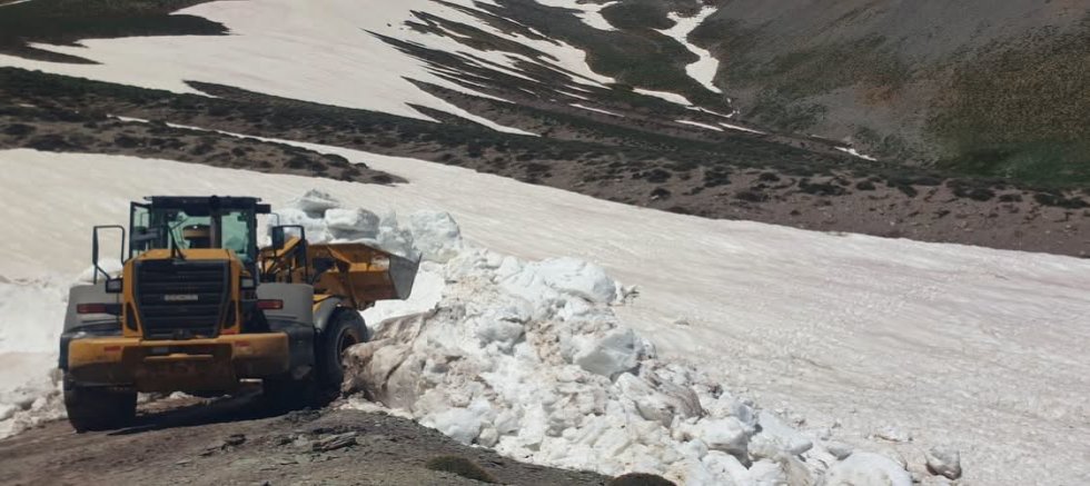 Haziranda Karla Mücadele: Yahyalı Yayla Yollarında Çalışmalar Sürüyor