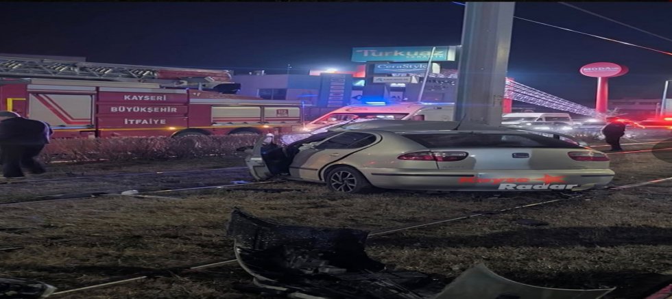 İki Otomobilin Çarpıştığı Feci Kazada 1 Kişi Hafif Yaralandı