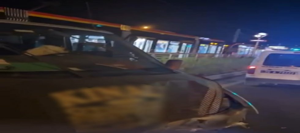 Kayseri'de Otomobil Tramvaya Çarptı
