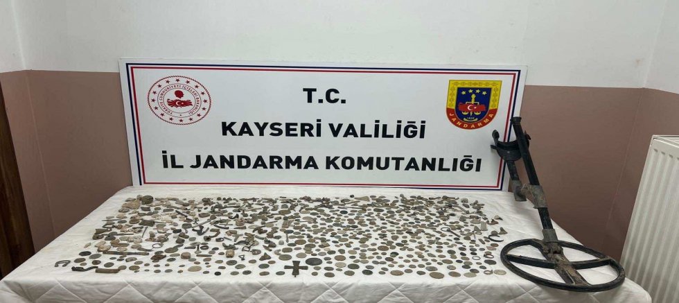 Kayseri'de Roma-Bizans Dönemine Ait 878 Tarihi Eser Ele Geçirildi