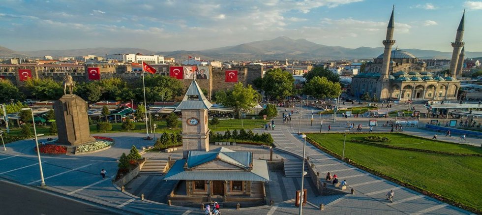 Kayseri'de Sıcaklıklar Yükseliyor, Salı Günü 34 Derece Bekleniyor